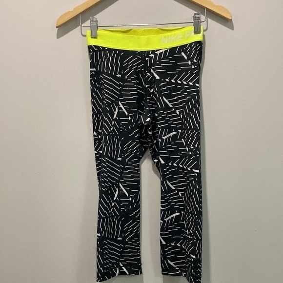 NIKE Pro Black Neon White Yoga Workout Capris Leggings - Picture 8 of 11